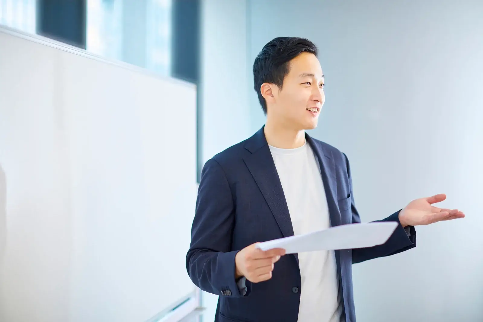 ファミリーオフィスは、内部承継は従来文化に縛られ抜本的な変革が進みにくく、成長機会を逃すリスクがあると主張する。