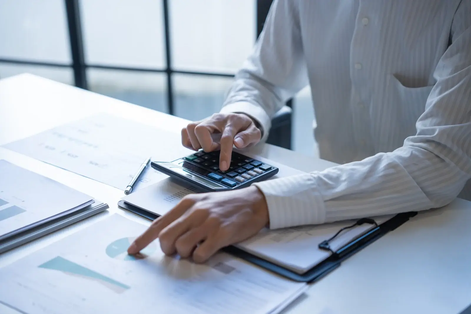 戦略として、ファミリーオフィスは富裕層がNISAなどの特定投資制度を使い税効率を最大化するのをおすすめしています。